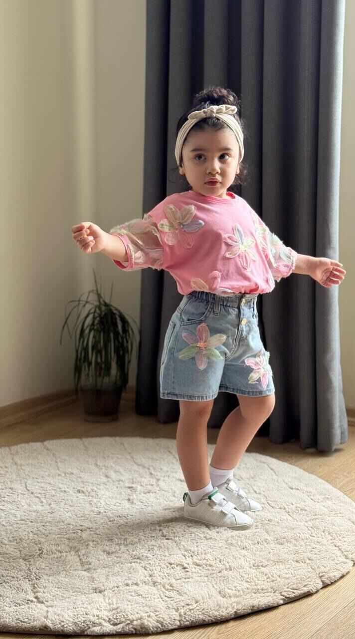 Kız çocuk çiçekli denim şortlu takım