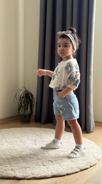 Kız çocuk çiçekli denim şortlu takım