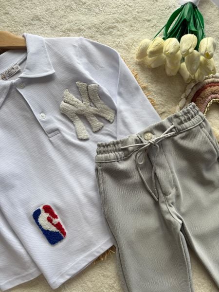 Jogger pantolonlu erkek çocuk takım