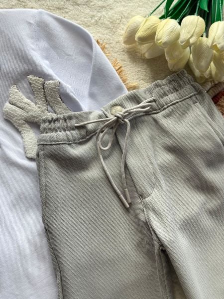 Jogger pantolonlu erkek çocuk takım